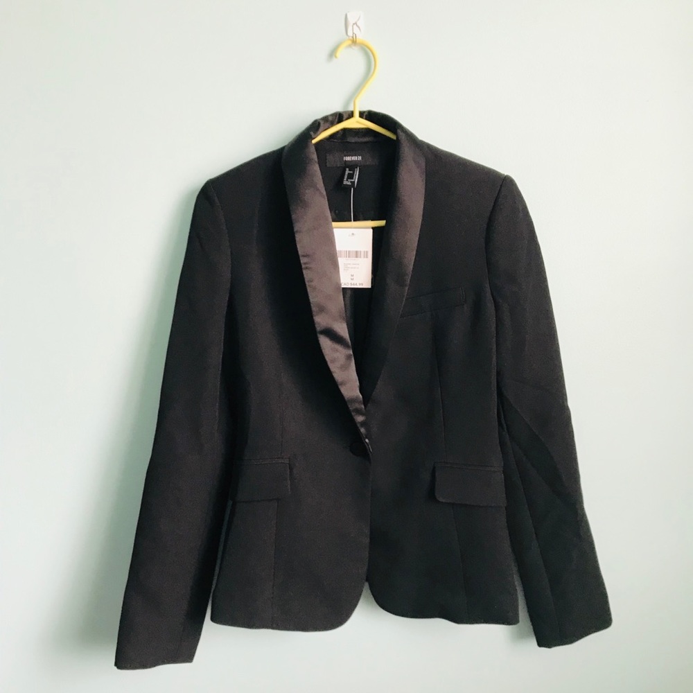 NWT Forever21 black tuxedo blazer